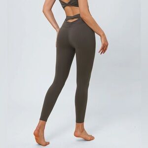 Berlook Activewear Dark Coffee Cut Out Leggings 24”